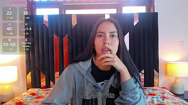 Sofy and Mia online show from 11-29-25, 12:41