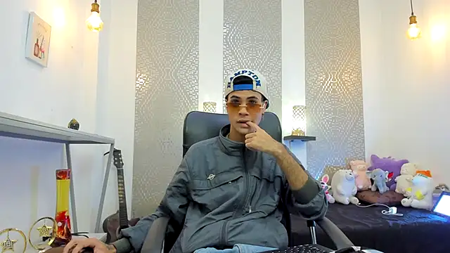 JacobBlackwell  online show from 10-25-25, 06:57