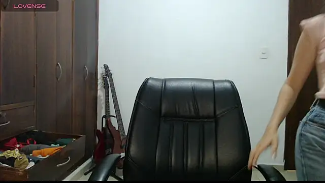 CarlaLorez online show from 03-17-26, 01:10