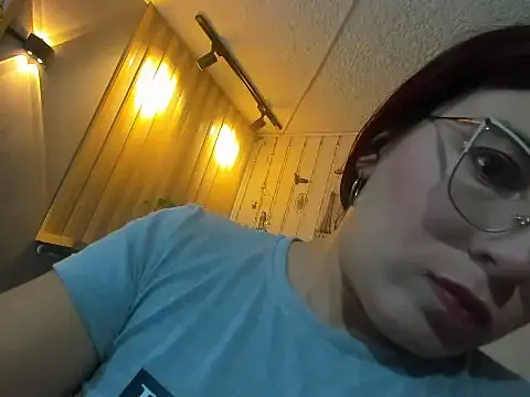 Snapshot of allison_mc chatting on 10-11-25, 03:28 allison mc online show from 10-11-25, 03:28