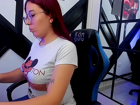 Snapshot of allison_mc chatting on 10-12-25, 04:00 allison mc online show from 10-12-25, 04:00