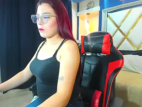 Snapshot of allison_mc chatting on 10-19-25, 04:13 allison mc online show from 10-19-25, 04:13