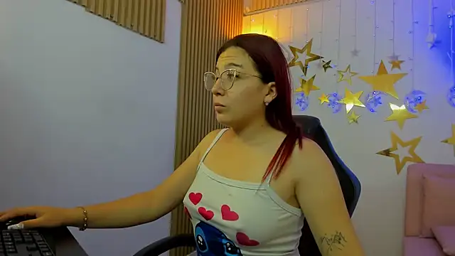 Snapshot of allison_mc chatting on 11-18-25, 04:06 allison mc online show from 11-18-25, 04:06