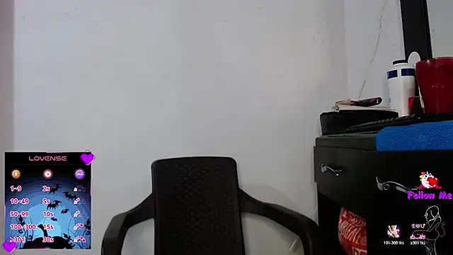 Snapshot of Damara_Rolands- chatting on 10-31-25, 07:15 Damara Rolands- online show from 10-31-25, 07:15