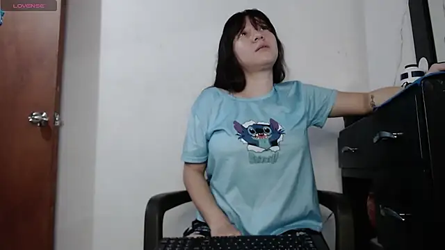 Snapshot of Damara_Rolands- chatting on 11-01-25, 06:43 Damara Rolands- online show from 11-01-25, 06:43