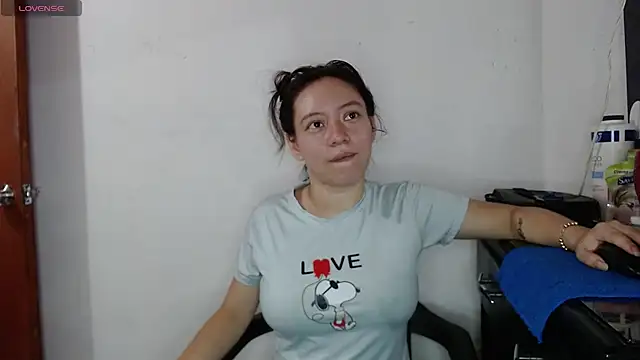 Snapshot of Damara_Rolands- chatting on 11-05-25, 06:19 Damara Rolands- online show from 11-05-25, 06:19