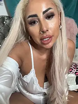 Snapshot of zara_bellexx chatting on 06-13-26, 01:47 zara bellexx online show from 06-13-26, 01:47