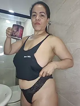 karla-bruni online show from 10-31-25, 10:05