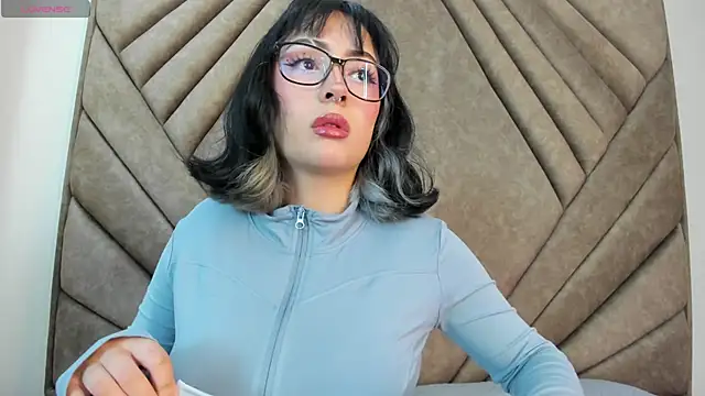 Mythical Girl online show from 10-16-25, 07:37