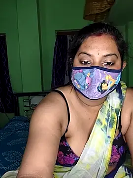 Snapshot of MAGGO-11 chatting on 03-12-26, 06:47 MAGGO-11 online show from 03-12-26, 06:47