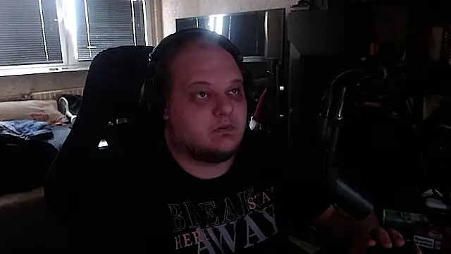 Snapshot of BennyOnTour chatting on 03-11-26, 06:52 BennyOnTour online show from 03-11-26, 06:52