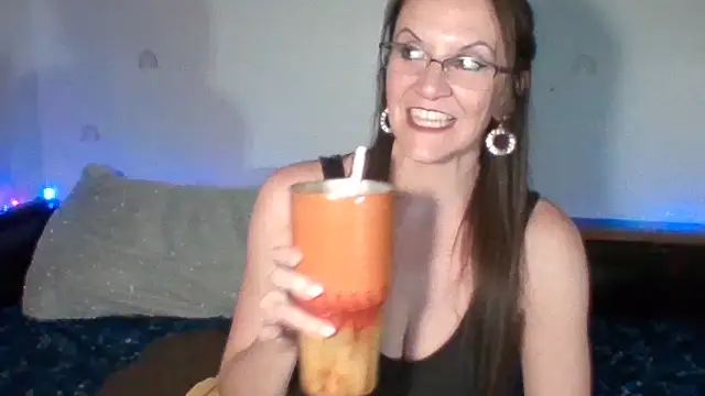 Snapshot of easy_briezy chatting on 01-13-26, 02:28 easy briezy online show from 01-13-26, 02:28