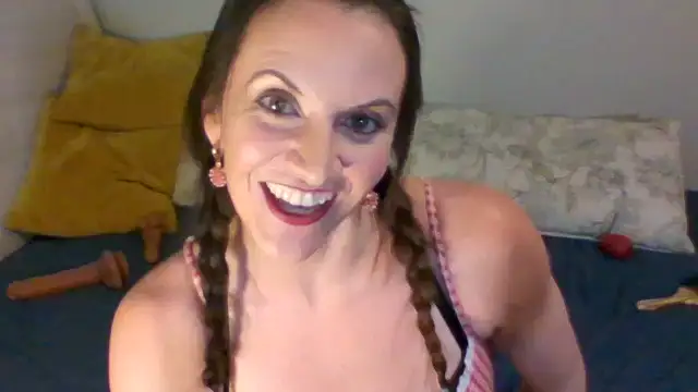 Snapshot of easy_briezy chatting on 03-12-26, 11:33 easy briezy online show from 03-12-26, 11:33