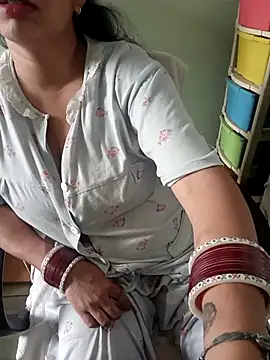 Snapshot of Parya_109 chatting on 10-31-25, 05:52 Parya 109 online show from 10-31-25, 05:52