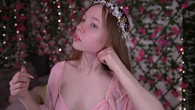 Snapshot of Petite_Polly chatting on 02-22-26, 06:06 Petite Polly online show from 02-22-26, 06:06