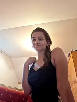 Snapshot of Nika_aa chatting on 10-17-25, 06:05 Nika aa online show from 10-17-25, 06:05