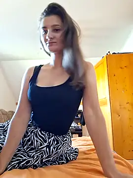 Snapshot of Nika_aa chatting on 10-19-25, 12:06 Nika aa online show from 10-19-25, 12:06