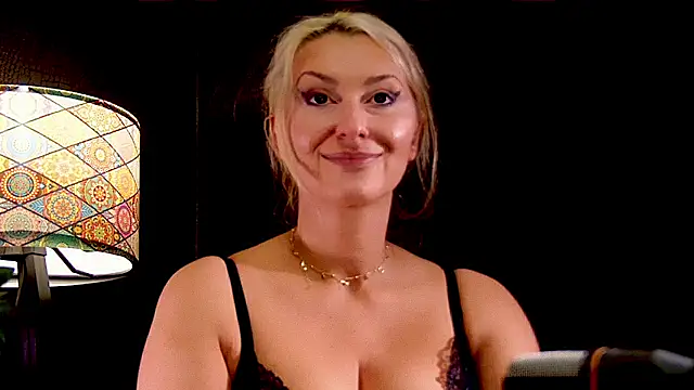 Snapshot of LeticiaReys chatting on 11-06-25, 05:47 LeticiaReys online show from 11-06-25, 05:47