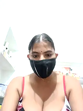 Hot radhaji online show from 11-17-25, 04:35