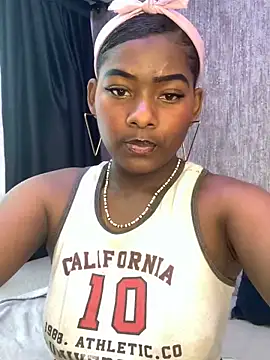 Snapshot of KarinaFlowers_ chatting on 11-14-25, 12:15 KarinaFlowers online show from 11-14-25, 12:15