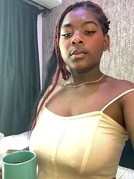 Snapshot of KarinaFlowers_ chatting on 12-02-25, 12:32 KarinaFlowers online show from 12-02-25, 12:32