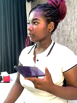 Snapshot of KarinaFlowers_ chatting on 12-19-25, 12:23 KarinaFlowers online show from 12-19-25, 12:23