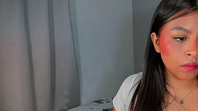 Snapshot of Jenn_W chatting on 11-08-25, 12:27 Jenn W online show from 11-08-25, 12:27