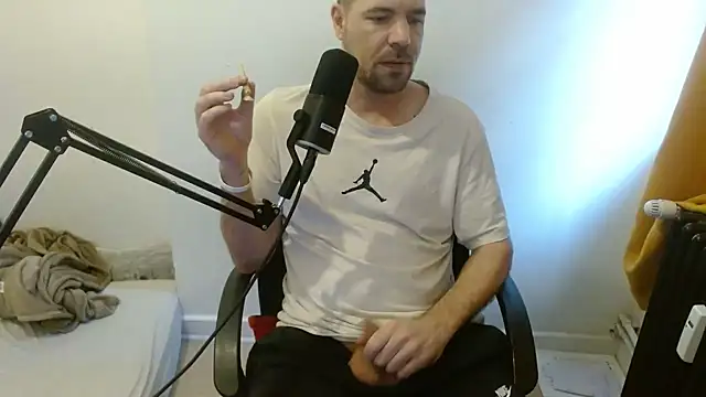 Snapshot of chibrax918 chatting on 12-17-25, 09:15 chibrax918 online show from 12-17-25, 09:15