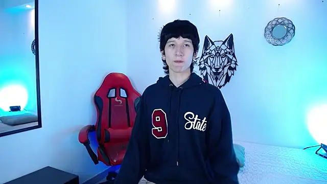 Emo Boy  online show from 12-19-25, 12:45