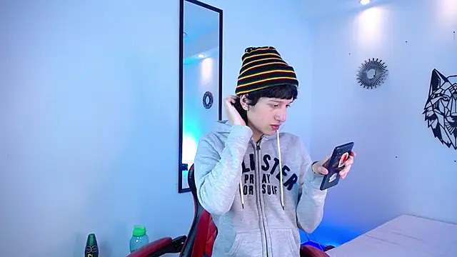 Emo Boy  online show from 12-20-25, 12:56