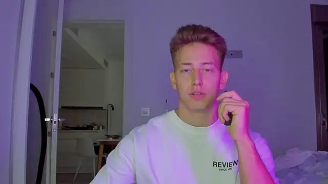 Snapshot of find0m_master chatting on 12-21-25, 03:52 find0m master online show from 12-21-25, 03:52