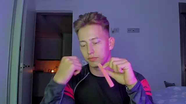 Snapshot of find0m_master chatting on 12-22-25, 09:45 find0m master online show from 12-22-25, 09:45