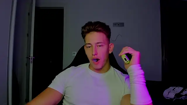 Snapshot of find0m_master chatting on 01-15-26, 06:44 find0m master online show from 01-15-26, 06:44