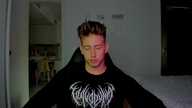 Snapshot of find0m_master chatting on 02-15-26, 01:52 find0m master online show from 02-15-26, 01:52