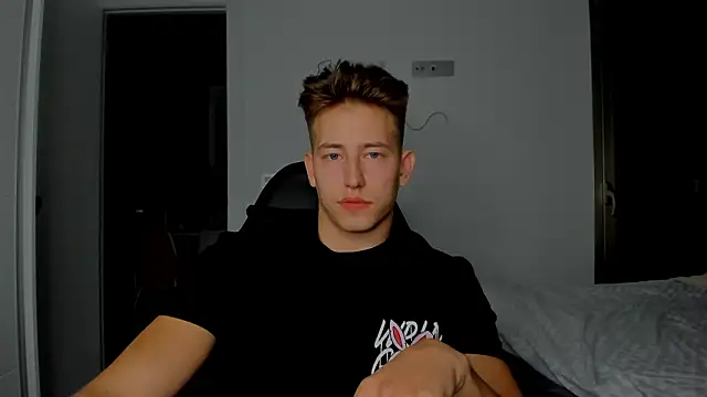 Snapshot of find0m_master chatting on 02-16-26, 01:57 find0m master online show from 02-16-26, 01:57