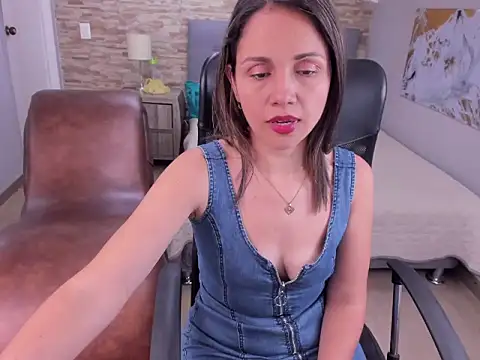 Snapshot of Tatis_Corredor chatting on 11-08-25, 02:17 Tatis Corredor online show from 11-08-25, 02:17