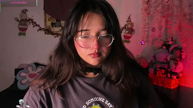 Emilycollei online show from 12-23-25, 04:21