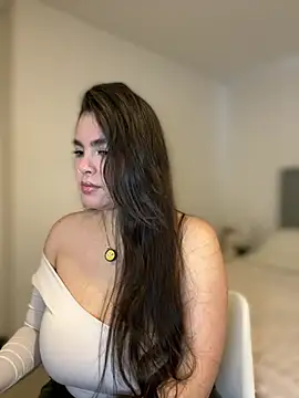 Snapshot of Isabella_LaRue chatting on 03-22-26, 01:36 Isabella LaRue online show from 03-22-26, 01:36