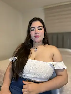 Isabella LaRue online show from 04-15-26, 01:40