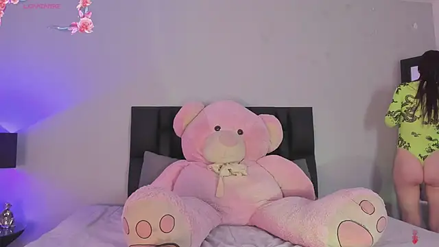 Snapshot of SaradaParker chatting on 02-19-26, 02:35 SaradaParker online show from 02-19-26, 02:35