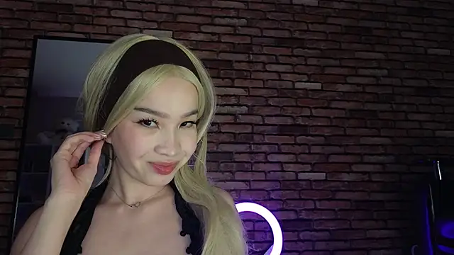 Snapshot of saya_li1 chatting on 12-05-25, 04:32 saya li1 online show from 12-05-25, 04:32