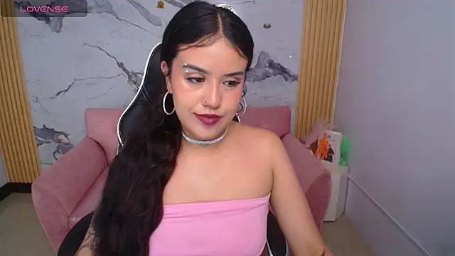 Snapshot of ailyn_ch1 chatting on 10-20-25, 10:21 ailyn ch1 online show from 10-20-25, 10:21