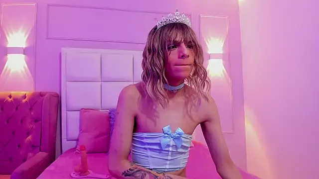 Snapshot of Baby_Lannie chatting on 10-19-25, 04:02 Baby Lannie online show from 10-19-25, 04:02