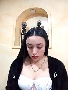LUCIA 27- online show from 10-18-25, 01:12