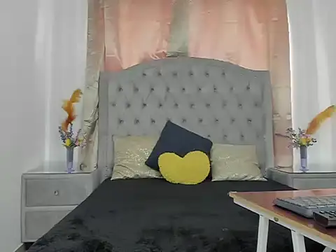 Snapshot of QuimaMiley chatting on 10-14-25, 06:52 QuimaMiley online show from 10-14-25, 06:52
