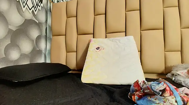 hannah teehn online show from 10-16-25, 07:04