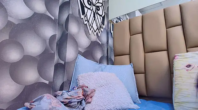 hannah teehn online show from 10-18-25, 07:03