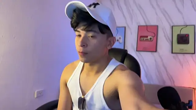 Snapshot of David_Nova chatting on 11-21-25, 12:04 David Nova online show from 11-21-25, 12:04