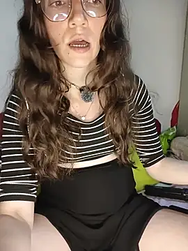 Lucy colee online show from 12-17-25, 02:28