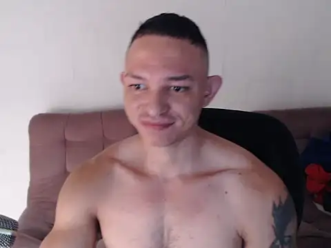 Snapshot of BigMontainsRock chatting on 11-07-25, 05:40 BigMontainsRock online show from 11-07-25, 05:40